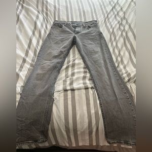 Low rise/straight leg Levi jeans